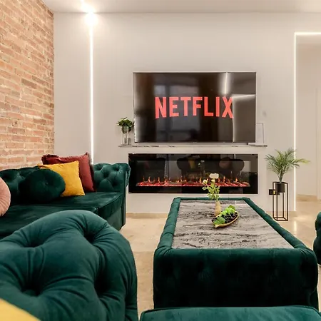 Luxury Living: Smart 2br At Unirii Square