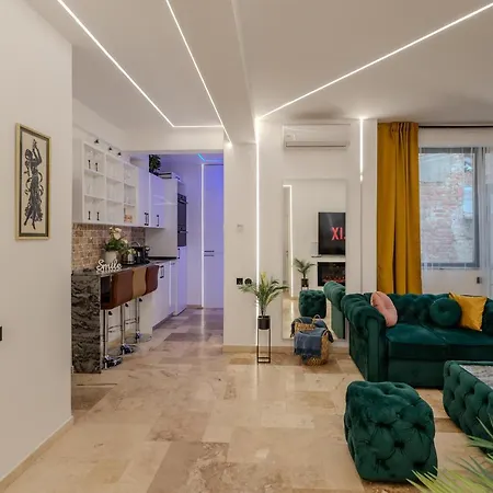 Luxury Living: Smart 2br At Unirii Square Bucareste