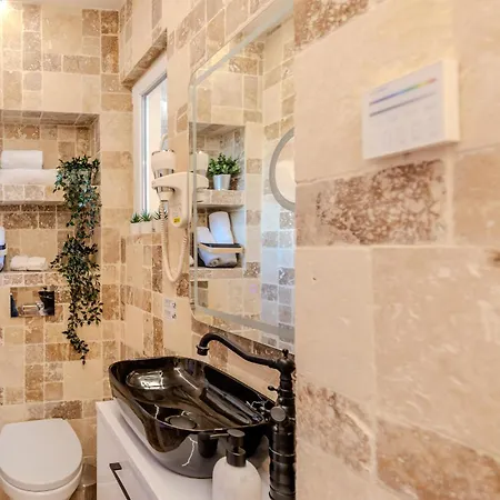Luxury Living: Smart 2br At Unirii Square Apartamento Bucareste