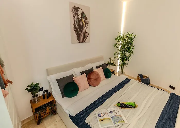 Luxury Living: Smart 2br At Unirii Square Bukarest