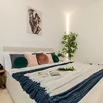 Luxury Living: Smart 2br At Unirii Square Apartamento *