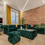Luxury Living: Smart 2br At Unirii Square Bucareste