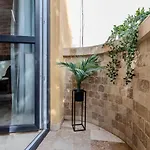 Lejlighed Luxury Living: Smart 2br At Unirii Square Bukarest