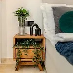 Apartamento Luxury Living: Smart 2br At Unirii Square *