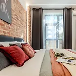 Apartamento Luxury Living: Smart 2br At Unirii Square *