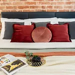 Luxury Living: Smart 2br At Unirii Square Apartamento Bucareste