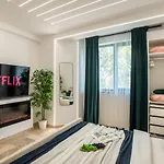 Luxury Living: Smart 2br At Unirii Square Bucareste