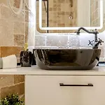 Luxury Living: Smart 2br At Unirii Square Bukarest