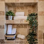 Luxury Living: Smart 2br At Unirii Square *