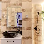 Luxury Living: Smart 2br At Unirii Square Lejlighed