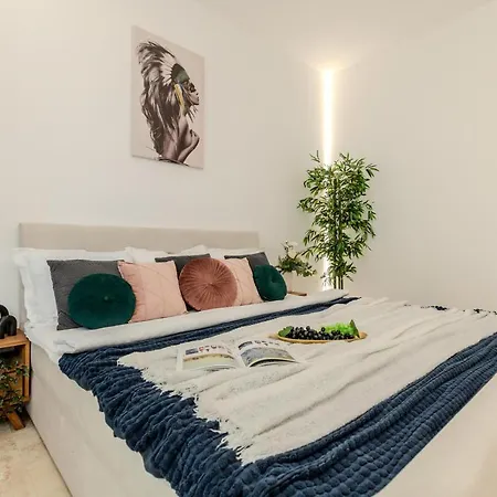Luxury Living: Smart 2br At Unirii Square Apartment *