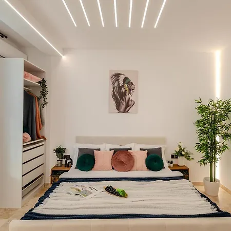 Luxury Living: Smart 2br At Unirii Square Apartamento Bucareste