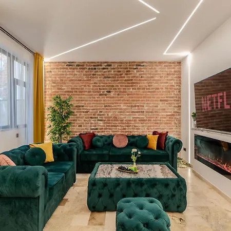 Apartment Luxury Living: Smart 2br At Unirii Square Bucharest