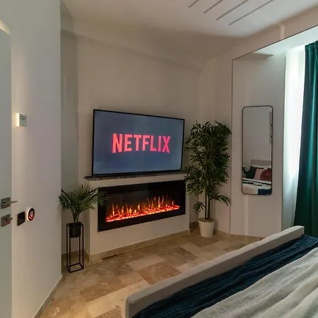 Apartment Luxury Living: Smart 2br At Unirii Square *