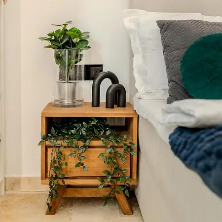 Apartment Luxury Living: Smart 2br At Unirii Square *