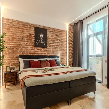 Luxury Living: Smart 2br At Unirii Square דירה *