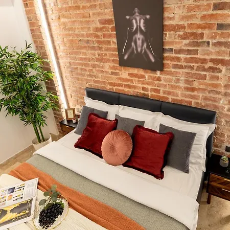 Apartment Luxury Living: Smart 2br At Unirii Square Bucharest
