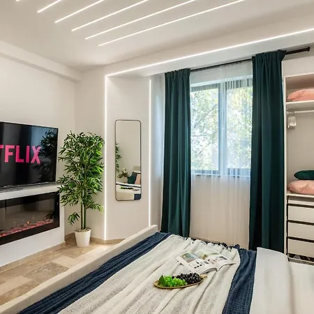 Luxury Living: Smart 2br At Unirii Square Bukarest