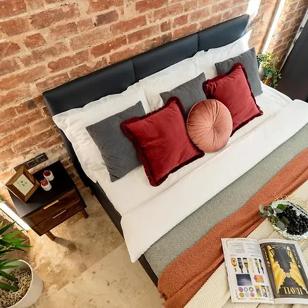 Apartment Luxury Living: Smart 2br At Unirii Square Bucharest