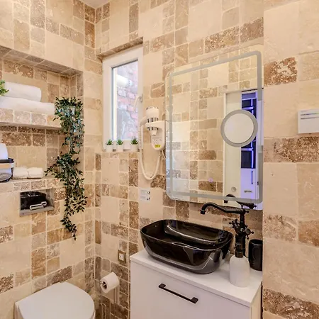 Apartment Luxury Living: Smart 2br At Unirii Square Bucharest