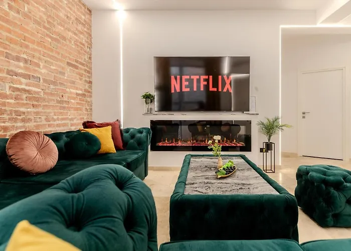 Luxury Living: Smart 2br At Unirii Square