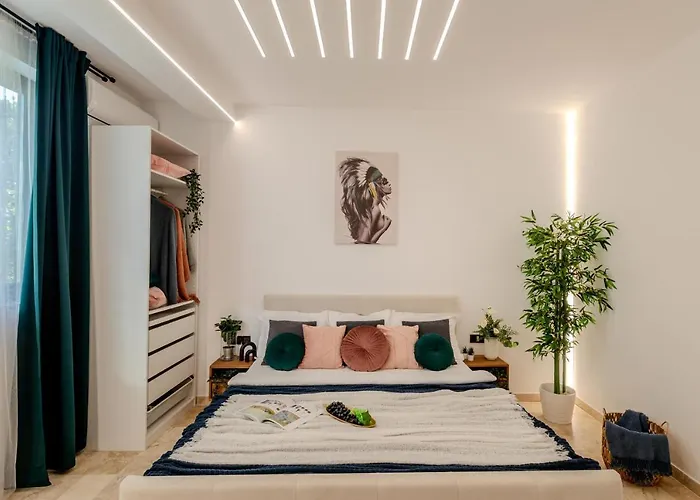 Luxury Living: Smart 2br At Unirii Square Apartment Bucharest