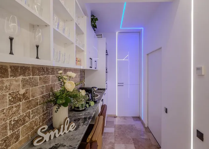 Luxury Living: Smart 2br At Unirii Square * Bucharest