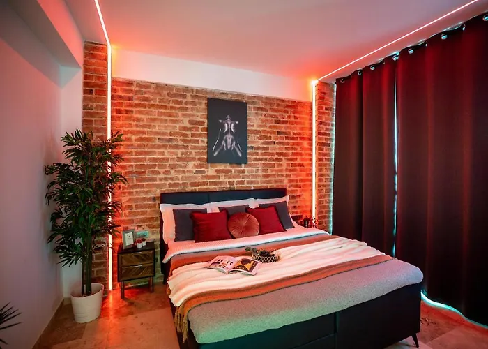 Apartment Luxury Living: Smart 2br At Unirii Square *