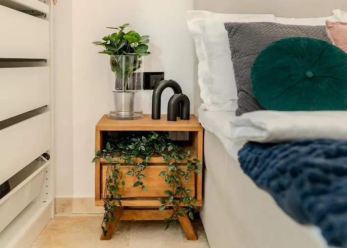 Apartment Luxury Living: Smart 2br At Unirii Square *