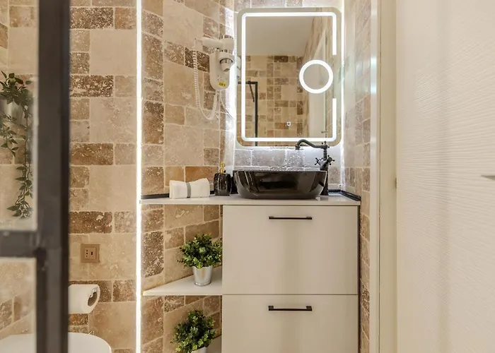 Luxury Living: Smart 2br At Unirii Square *