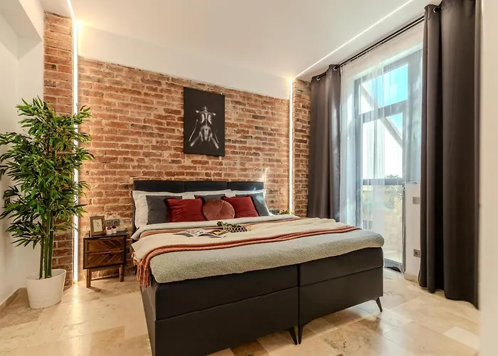 Luxury Living: Smart 2br At Unirii Square Apartament *