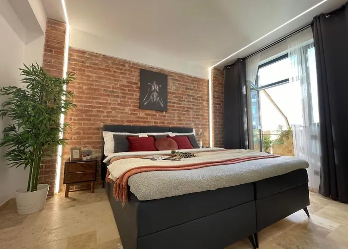 Apartment Luxury Living: Smart 2br At Unirii Square *