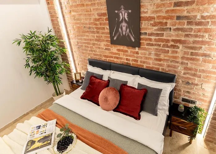 Apartment Luxury Living: Smart 2br At Unirii Square Bucharest