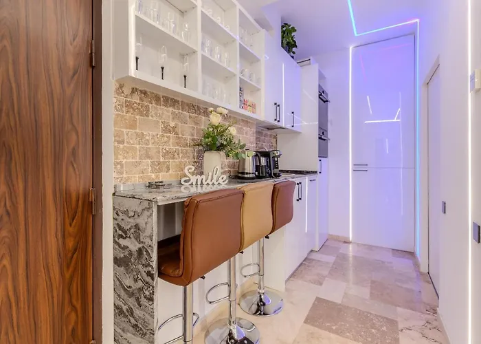 Apartment Luxury Living: Smart 2br At Unirii Square Bucharest