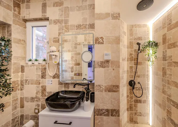 Apartment Luxury Living: Smart 2br At Unirii Square Bucharest