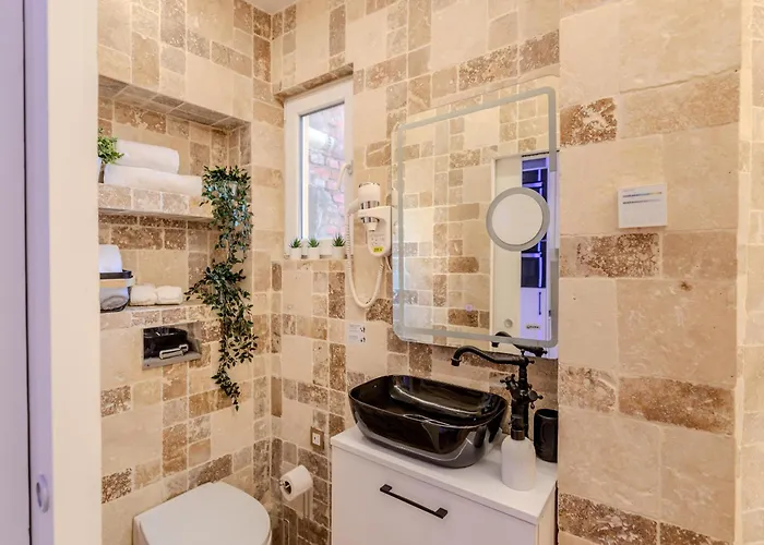 Apartment Luxury Living: Smart 2br At Unirii Square Bucharest