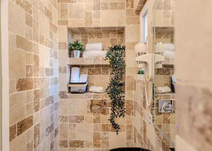 Luxury Living: Smart 2br At Unirii Square Apartment Bucharest
