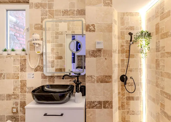 Luxury Living: Smart 2br At Unirii Square Apartment