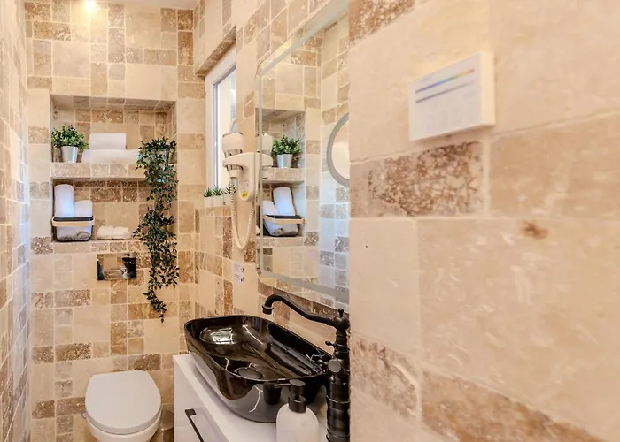 Luxury Living: Smart 2br At Unirii Square Apartment Bucharest