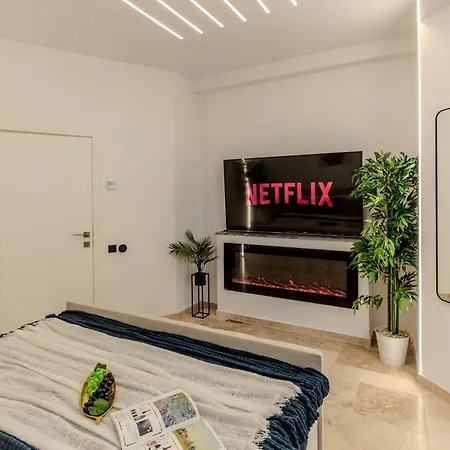 Luxury Living: Smart 2br At Unirii Square *