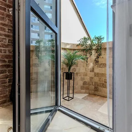 Luxury Living: Smart 2br At Unirii Square * Boekarest