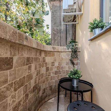 Luxury Living: Smart 2br At Unirii Square