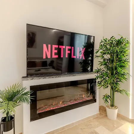 Luxury Living: Smart 2br At Unirii Square * Boekarest