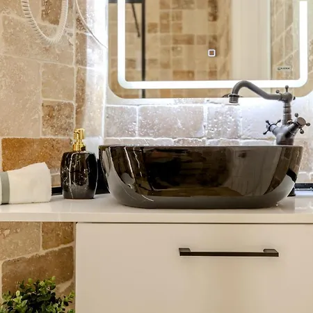 Luxury Living: Smart 2br At Unirii Square Boekarest