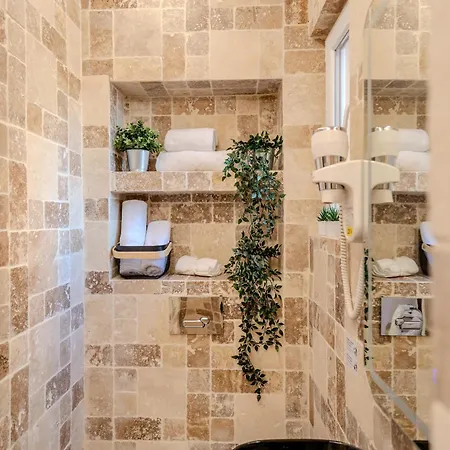 Luxury Living: Smart 2br At Unirii Square Appartement Boekarest