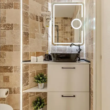 Luxury Living: Smart 2br At Unirii Square *