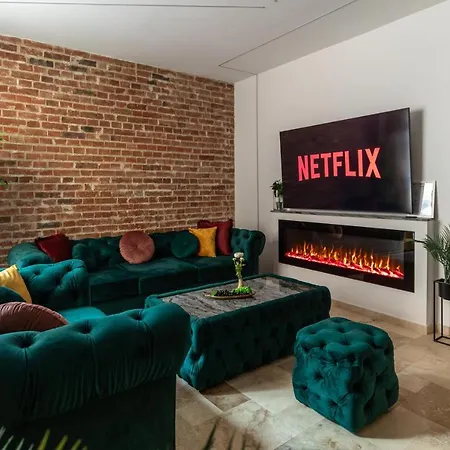 Luxury Living: Smart 2br At Unirii Square Apartment *