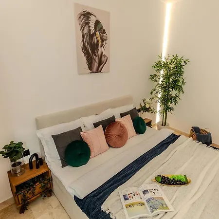 Luxury Living: Smart 2br At Unirii Square Bucharest