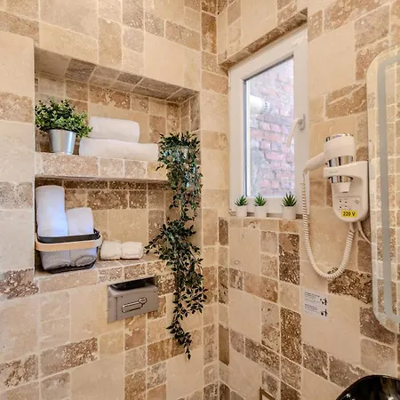 Luxury Living: Smart 2br At Unirii Square *